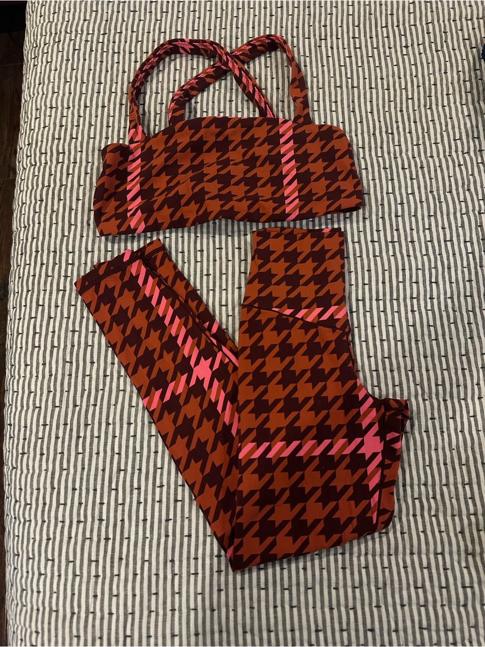 Women's Two-Piece Houndstooth Legging and Crop Top Set - Pink & Brown